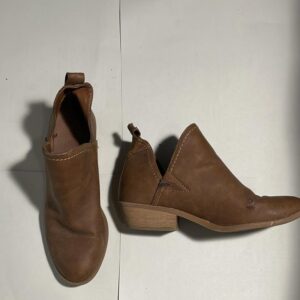 UNIVERSAL TREADS SIZE 6